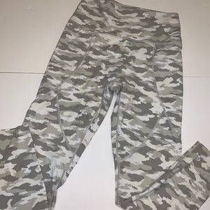 Aerie Chill Play Move Gray White Camo Leggings L
